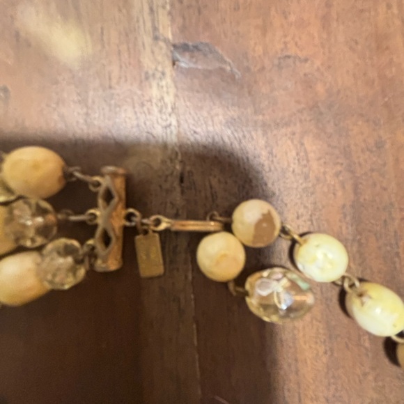 Hattie Carnegie signed Elegant Cream Beaded Necklace with clear crystals - Picture 9 of 9